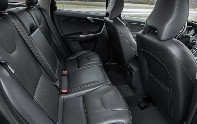 Volvo XC 60 cena 72500 przebieg: 204000, rok produkcji 2015 z Nieszawa małe 326
